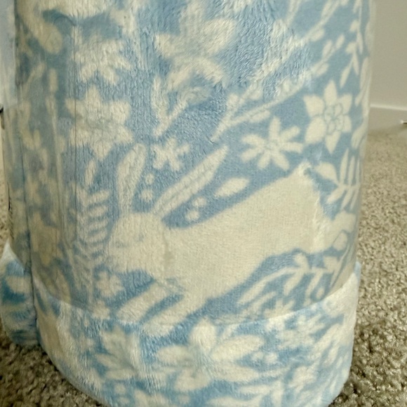 The Big One Bunnies Oversized Super Soft Plush Throw 5’x6’ Easter Bunny NWT - Picture 3 of 5